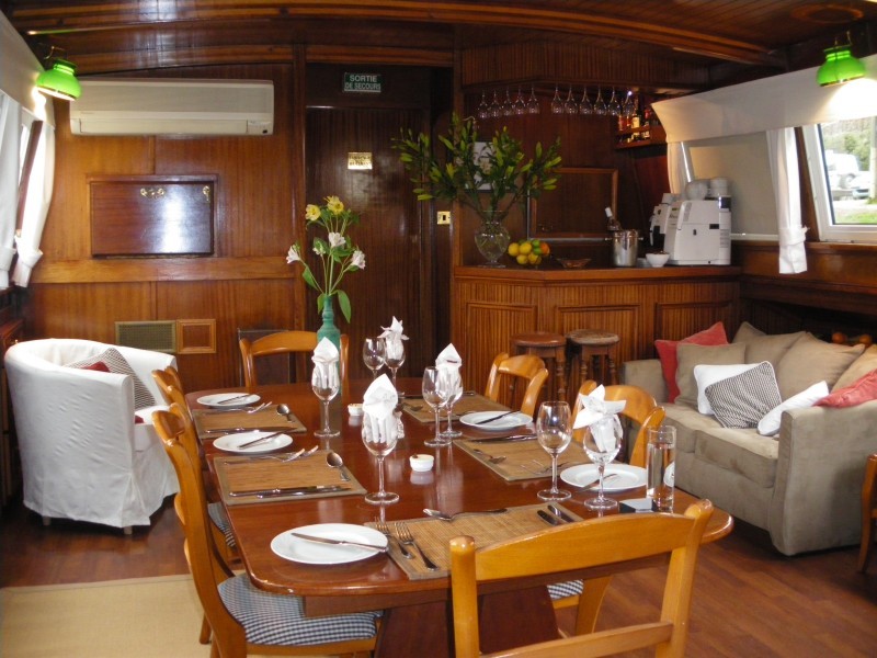 CRUCEROS FLUVIALES CANALES DE FRANCIA CANAL DU MIDI ATHOS DESCUENTOS OFERTAS CRUCEROS EN FAMILIA CRUCEROS EN GRUPO ALQUILER CHARTER DE CRUCEROS BARCOS PRIVADOS CRUCEROS SUR DE FRANCIA